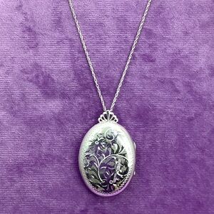 Pretty Etched Silver Oval Locket Necklace
